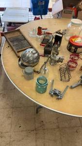 lot 259 image: Assorted Vintage Kitchenware and Containers Collection