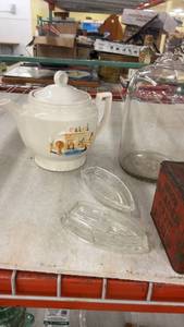 lot 273 image: Assorted Vintage Kitchenware Collection