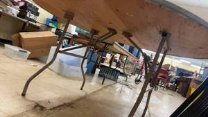 5ft banquet round with wooden top
