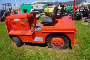 lot 27 image: Airport TugTow Tractor