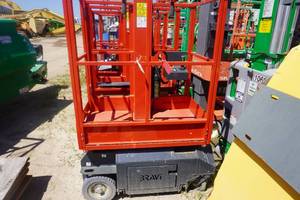 lot 28 image: 2022 Bravi Brand Liu Mini Scissors Lift