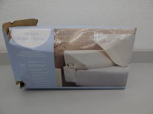 lot 8 image: Queen Bed Wedge Pillow with Side Pockets