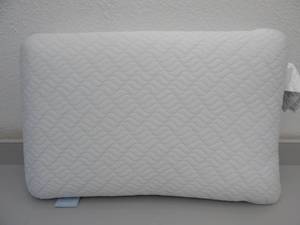lot 20 image: Tempur-Pedic Serenity Cooling Memory Foam Pillow