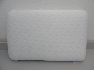 lot 26 image: Tempur-Pedic Serenity Cooling Memory Foam Pillow