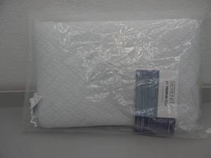 lot 29 image: Tempur-Pedic Serenity Cooling Memory Foam Pillow