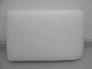 lot 34 image: Tempur-Pedic Serenity Cooling Memory Foam Pillow
