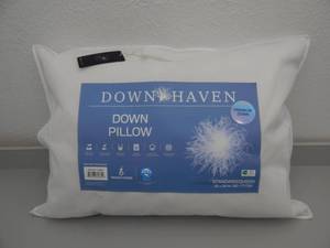 lot 35 image: StandardQueen Down Haven Premium Down Pillow