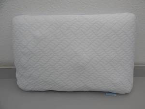 lot 39 image: Tempur-Pedic Serenity Cooling Memory Foam Pillow