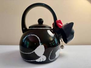 lot 20 image: Cute Black and White Kitty Cat Whistling Tea Pot