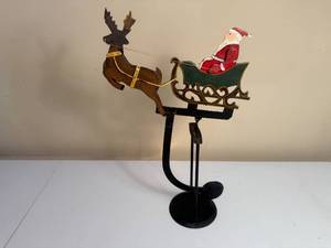 lot 16 image: Balance Toy Santa and Reindeer