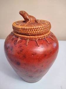 lot 10 image: Indonesian Sasak Lombok Hand Crafted Terra Cotta Vase