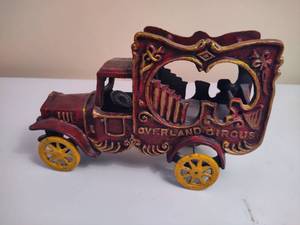 lot 32 image: Vintage Cast Metal OverlandCircus Wagon Toy