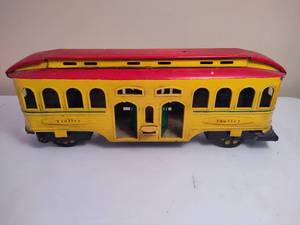 lot 14 image: Vintage Pressed Metal Toy Trolley