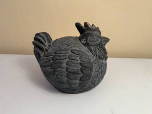 lot 22 image: Large Sitting Resin Hen Decor