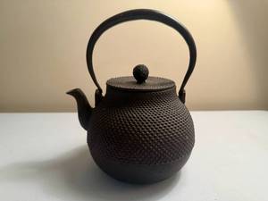 lot 25 image: Black Cast Iron Tea Pot