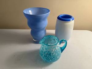 lot 7 image: Lot of Blue Vases and Pitcher