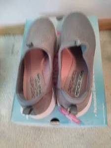 lot 160 image: Skechers sz 9.5 Memory Foam Sneakers New in Box