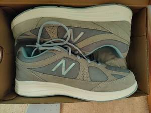 lot 161 image: New Balance sz 9.5W Ladies Sneakers New in Box