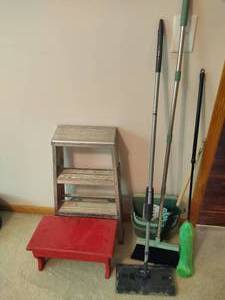 lot 164 image: Step StoolsCleaning Supplies