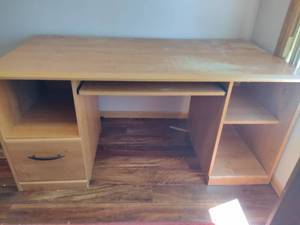 lot 191 image: Large Wood Desk