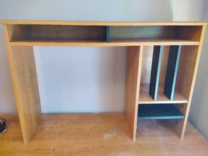 lot 190 image: Small Wood Desk