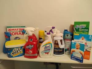 lot 199 image: Lot of Assorted Cleaning SuppliesChemicals