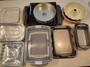 lot 210 image: Lot of Asst Bakeware