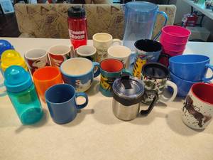 lot 204 image: Lot of CupsMugs