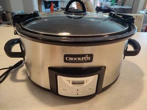 lot 200 image: Latchtop Crockpot