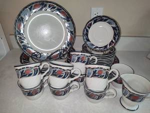 lot 201 image: Noritake Stoneware Tulip Ridge Pattern