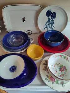 lot 206 image: Lot of Asst Serving TraysBowls