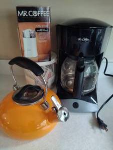 lot 207 image: Mr. Coffee Coffee Maker, Teapot & Accessories