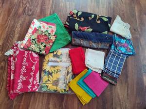 lot 221 image: Lot of Asst Table ClothsNapkinsRunnersEtc