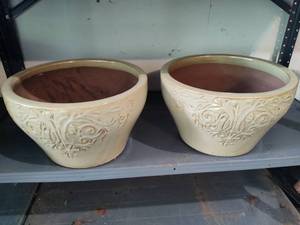 lot 230 image: Matching Planters