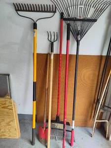 lot 237 image: Assorted Rakes & Garden Tools