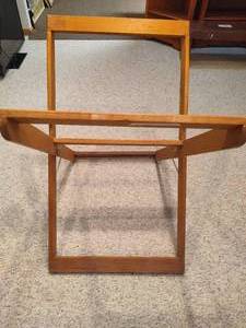 lot 306 image: Wooden Art Holder