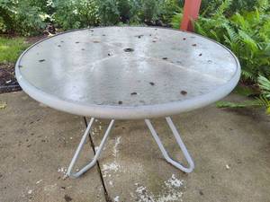 lot 315 image: Round Glass Outdoor Table