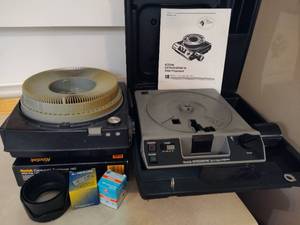 lot 320 image: Kodak Slide Projector & Carousel