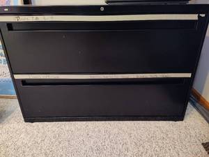 lot 322 image: Metal File Cabinet