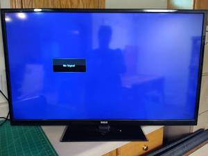 lot 323 image: 40 Flat Screen TV