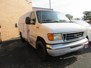 2004 FORD E350 UTILITY TRUCK