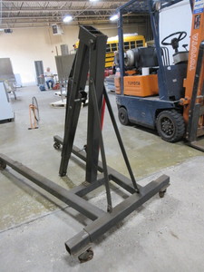 lot 610 image: NAPA 2 TON ENGINE HOIST MISSING HYDRAULIC UNIT