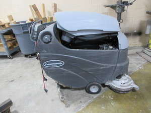lot 614 image: NILFISK ADVANCE CONVERTAMATIC FLOOR SCRUBBER