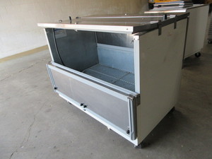 lot 620 image: BEVERAGE-AIR, DUAL TOP AND SIDE, MILK COOLER