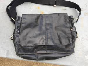 lot 173 image: Leather Fossil Brand - Blk Shoulder Bag