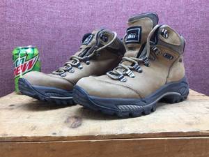 lot 176 image: Womens REI Sz 7.5 Leather Hiking Boots - Nice