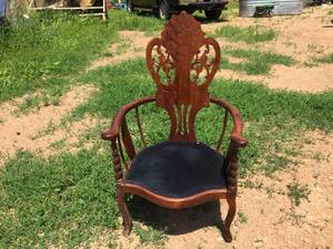 lot 186 image: Antique Wooden Chair - Just Look At It