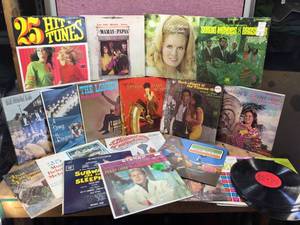 lot 194 image: Vintage LP Record Albums