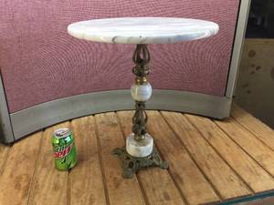 lot 190 image: Vintage Sall Brass & Marble Table 15 x 17 12