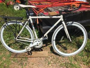 lot 203 image: Mens Aluminum RoadbikeTouring Bike